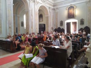 UA230715 Trentino kerkdienst en singin 010.jpg